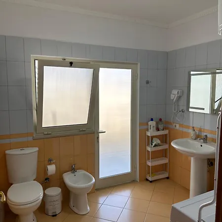 Manes Apartment Golem (Tirana)
